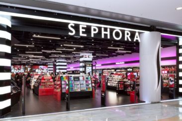 <span class="highlight">SEPHORA</span> Taking customer engagement to the next level with CRM 2.0
